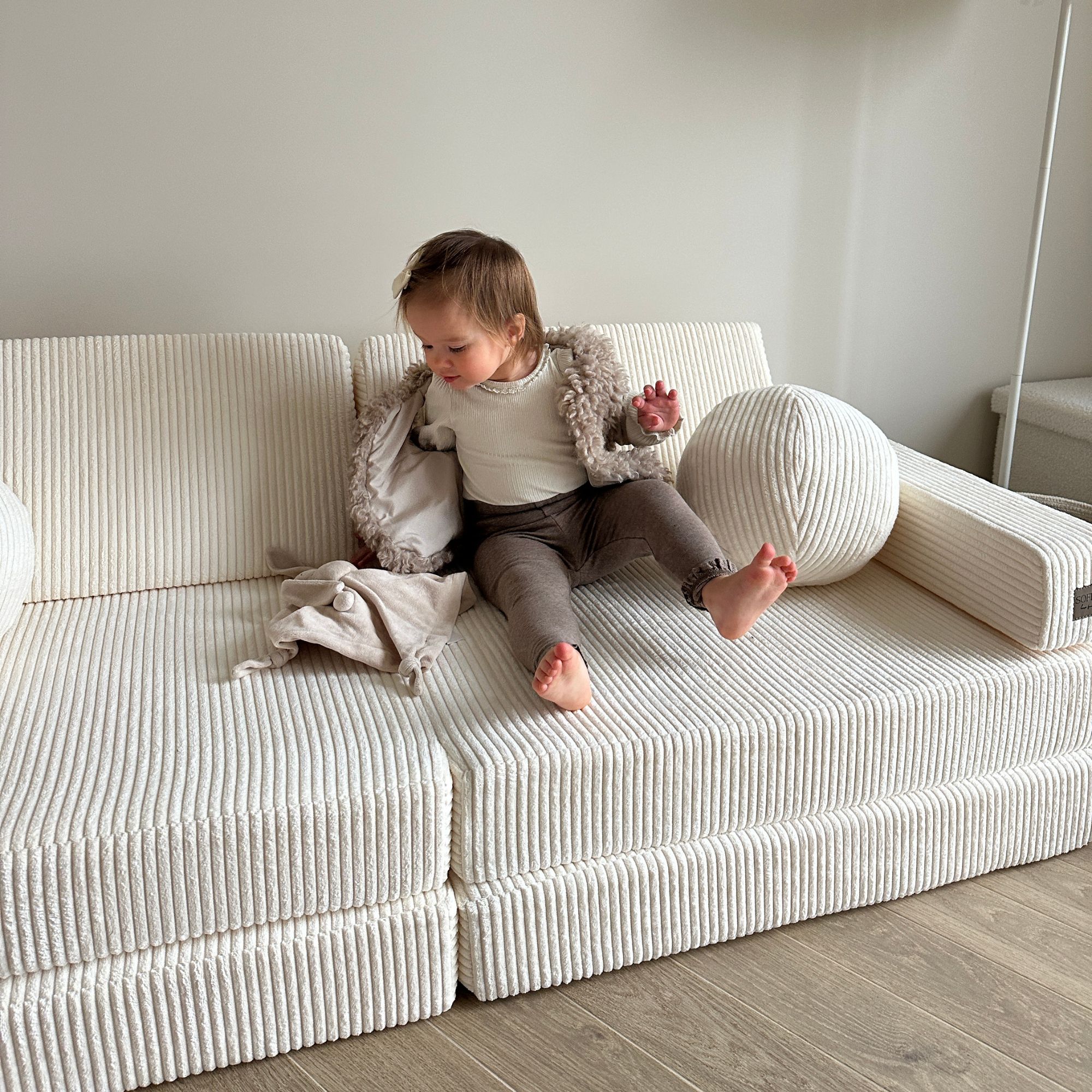 Sofa do zabawy do pokoju dziecka Sofa modułowa dla dziecka Soffi Cordy Kremowa sztruks