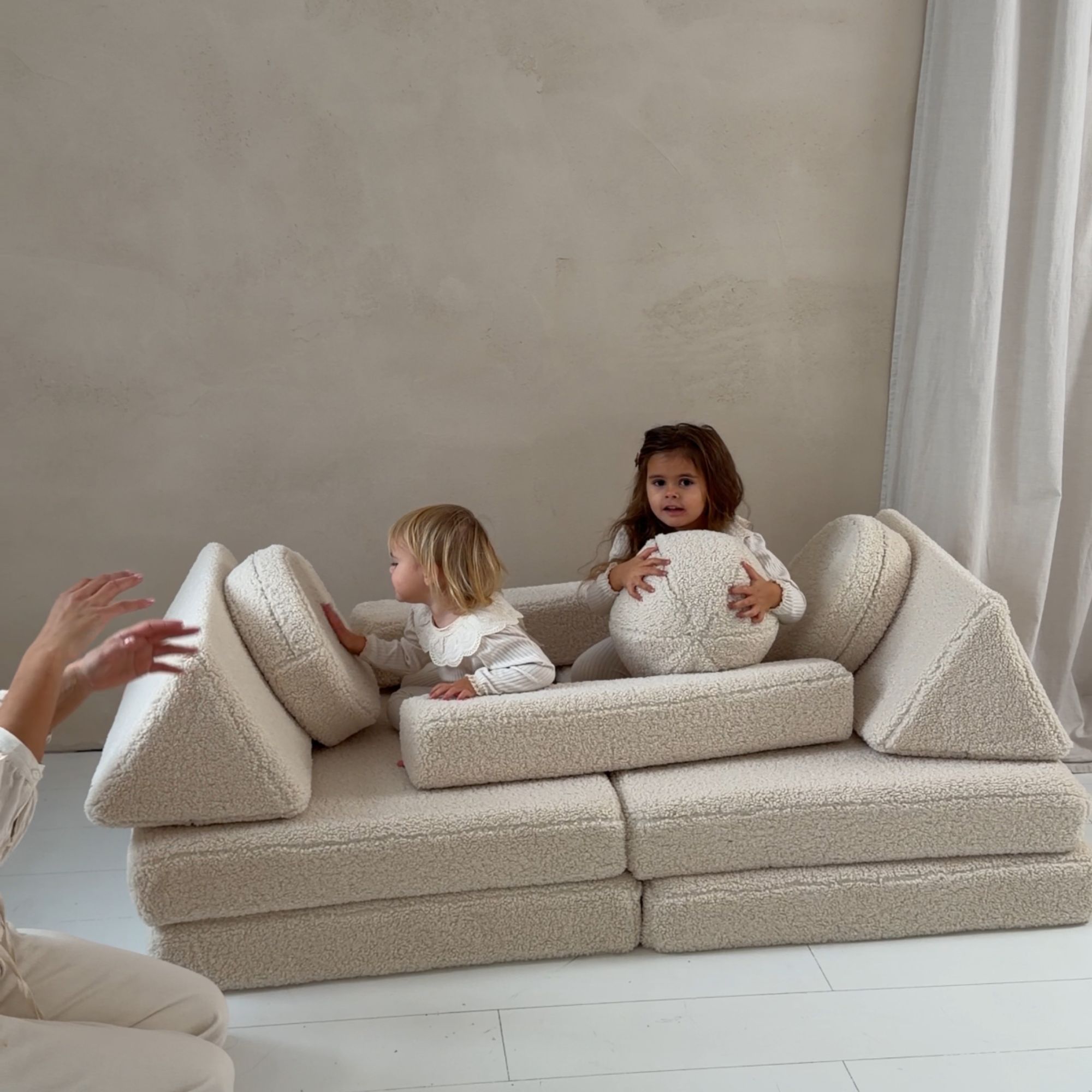 Sofa modułowa dla dzieci Soffi Teddy Sofa modułowa dla dzieci Soffi Teddy w pokoju dziecka - bezpieczna sofa do zabawy