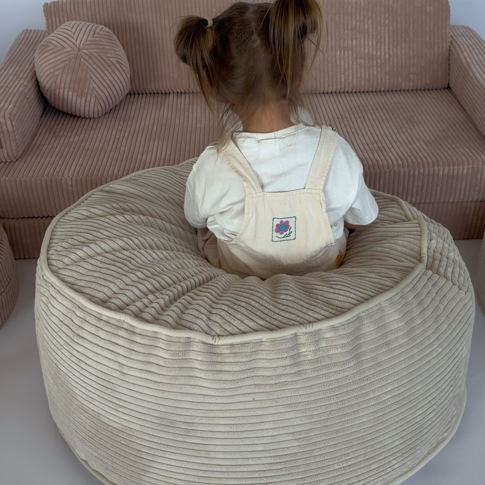 Miękka pufa dziecięca Soffi Fluffy Miękka pufa dla dzieci Soffi Fluffy