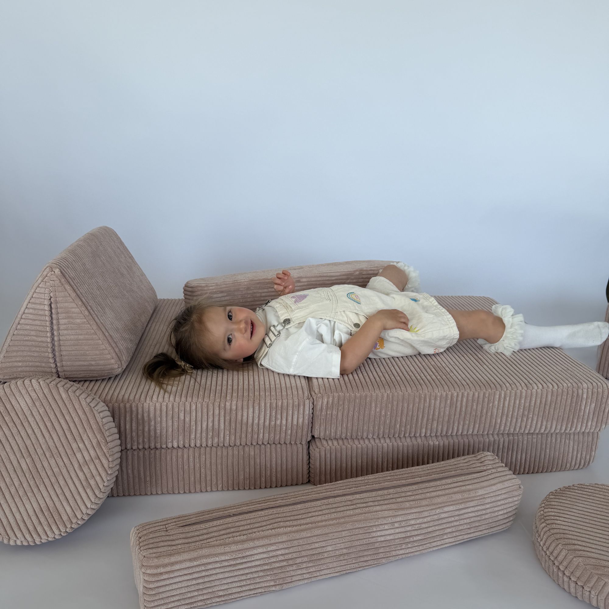 Sofa modułowa do pokoju dziecka Soffi Petite Kreatywna sofa do zabawy dla dzieci Soffi Petite sztruks różowy