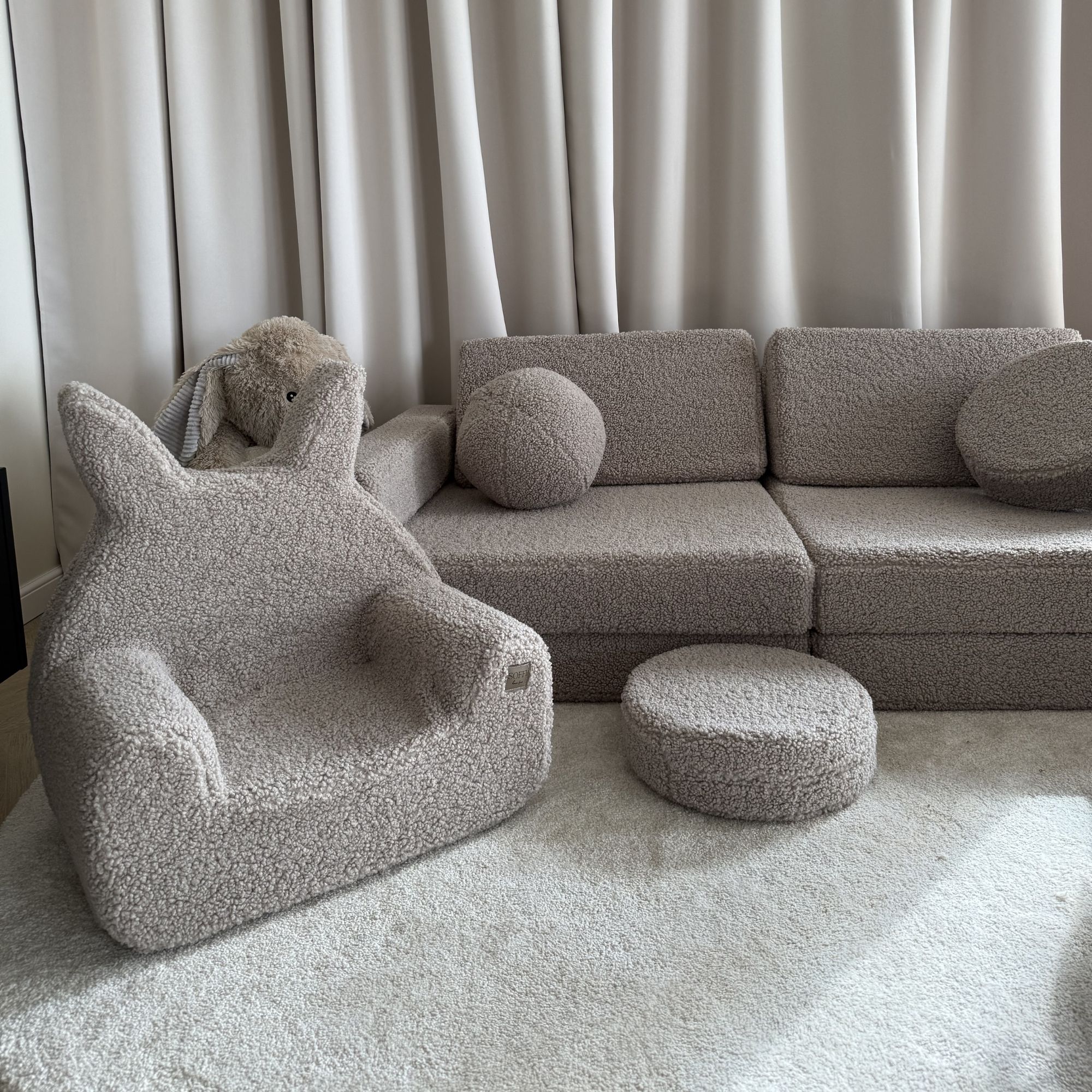 Fotel dla dziecka Soffi Bunny Króliczek mokka Fotelik Soffi Bunny Króliczek i sofa modułowa dla dzieci Soffi